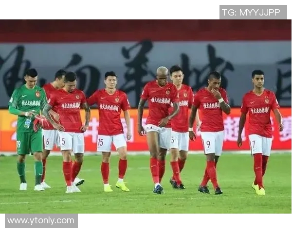 中国足球国家队球员收入揭秘：顶级球员年薪与国内外差距分析